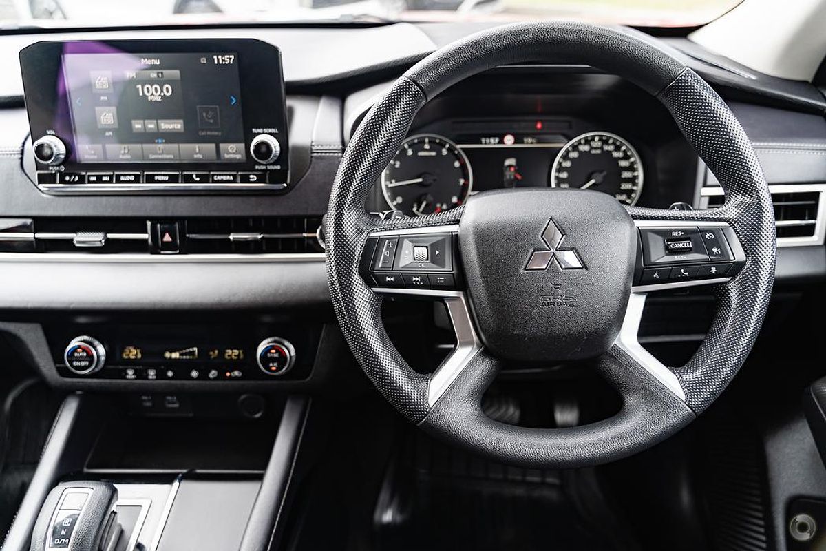 2025 Mitsubishi Outlander LS ZM