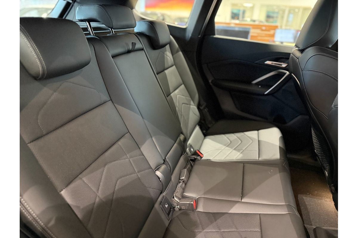 2024 BMW iX1 eDrive20 xLine U11