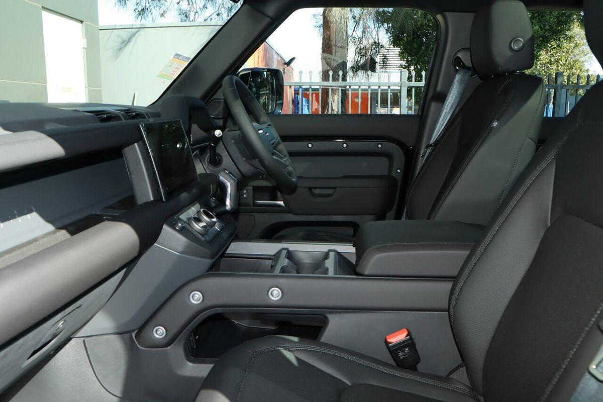 2025 Land Rover Defender 110 P400 S L663