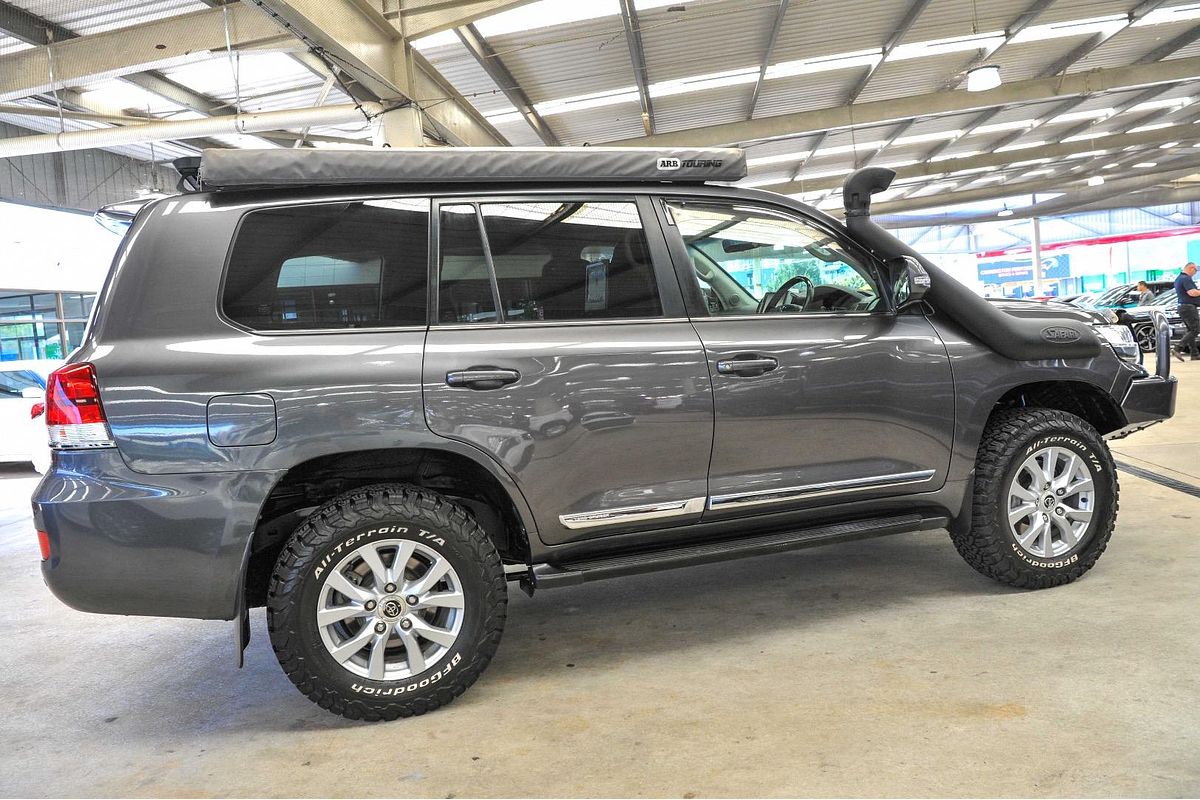 2017 Toyota Landcruiser Sahara VDJ200R