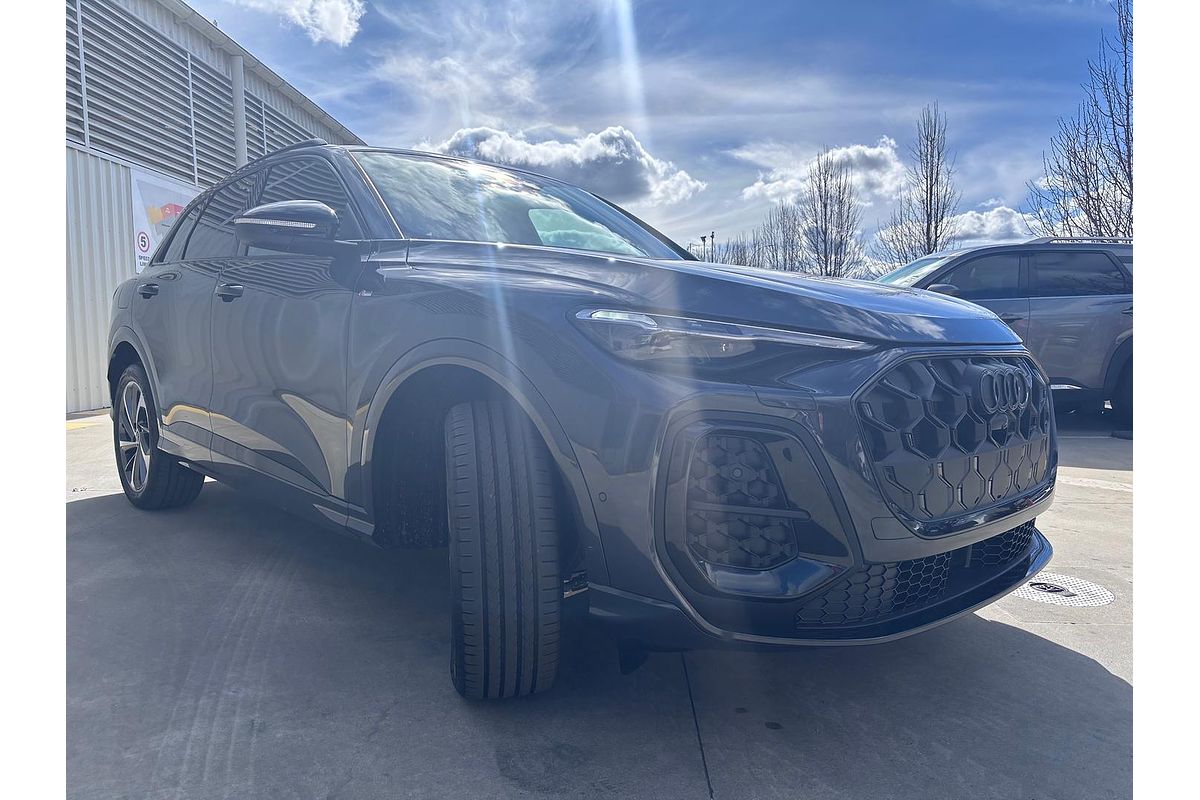 2025 Audi Q5 40 TDI Sport FY