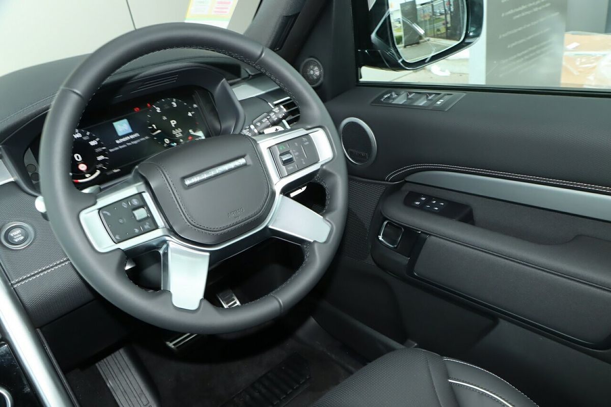 2024 Land Rover Discovery D300 Dynamic HSE Series 5