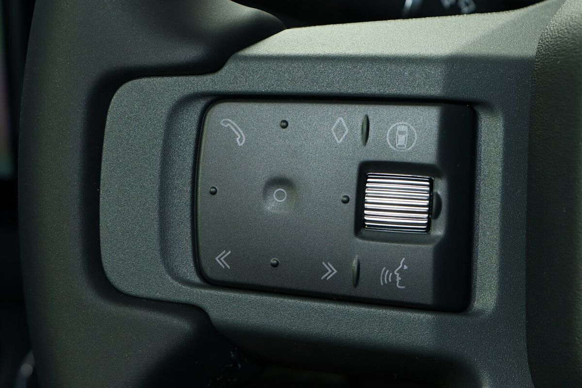 2025 Land Rover Defender 110 P400 S L663