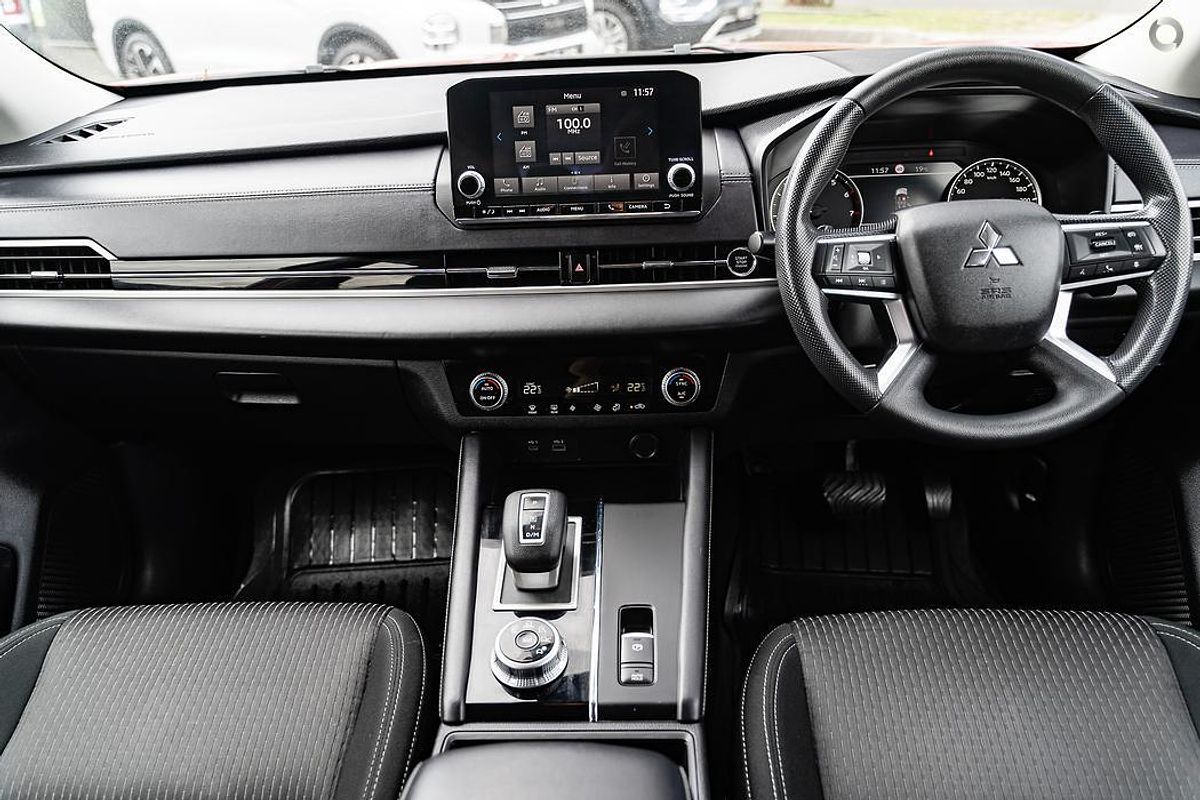 2025 Mitsubishi Outlander LS ZM