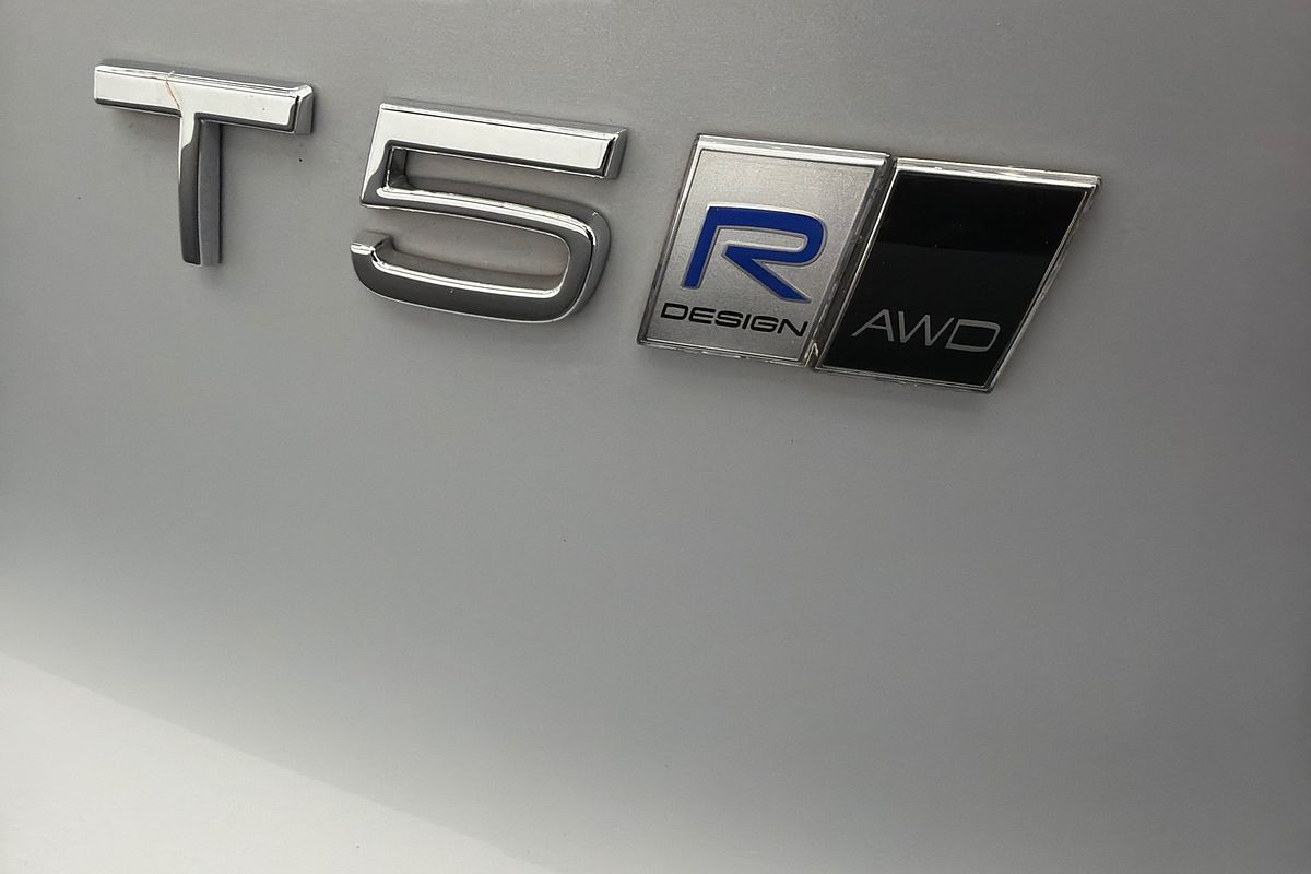 2020 Volvo XC40 T5 R-Design