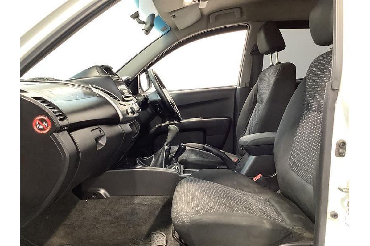 2013 Mitsubishi Triton GLX-R MN 4X4