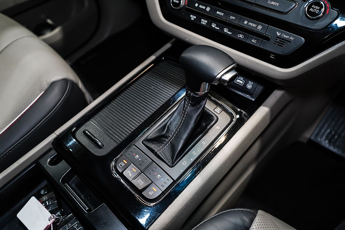 2016 Kia Carnival Platinum YP