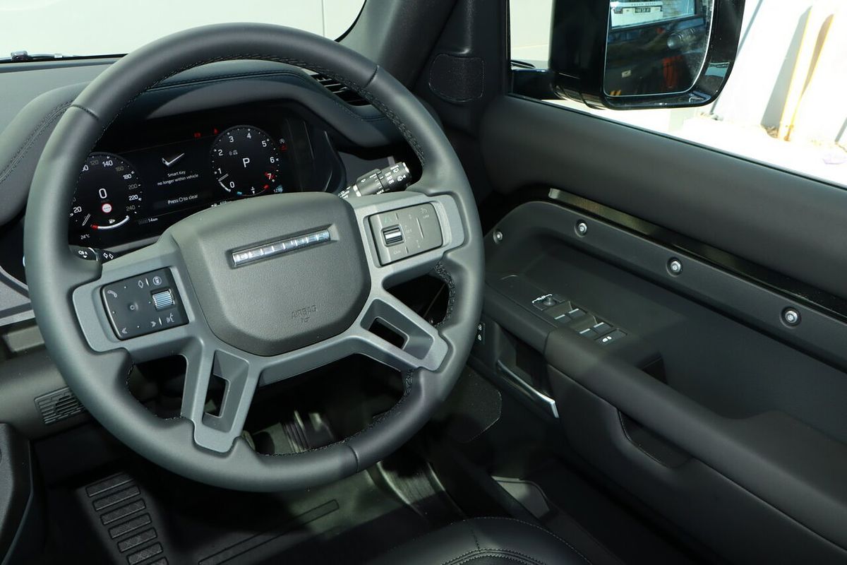 2025 Land Rover Defender 110 P400 S L663