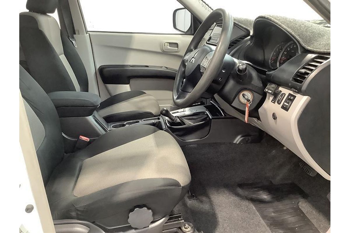 2015 Mitsubishi Triton GLX MN 4X4