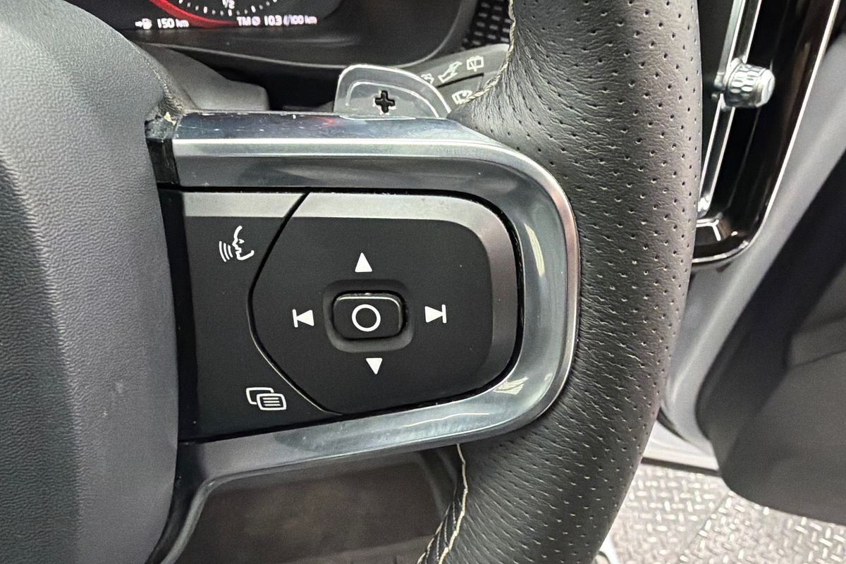 2020 Volvo XC40 T5 R-Design