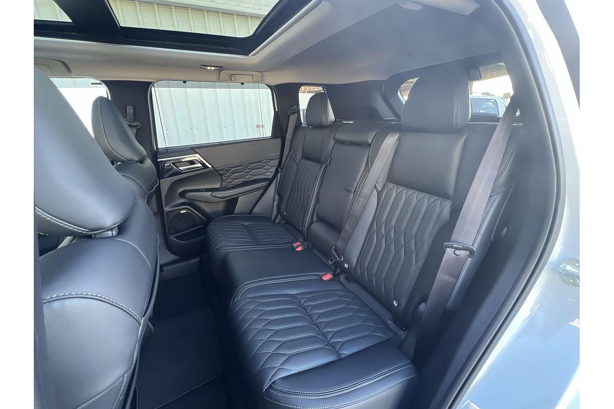 2025 Mitsubishi Outlander Exceed ZM