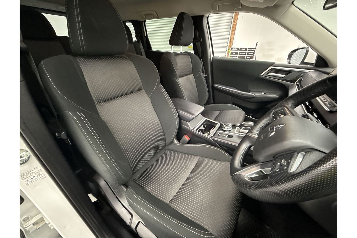 2023 Mitsubishi Outlander LS ZM