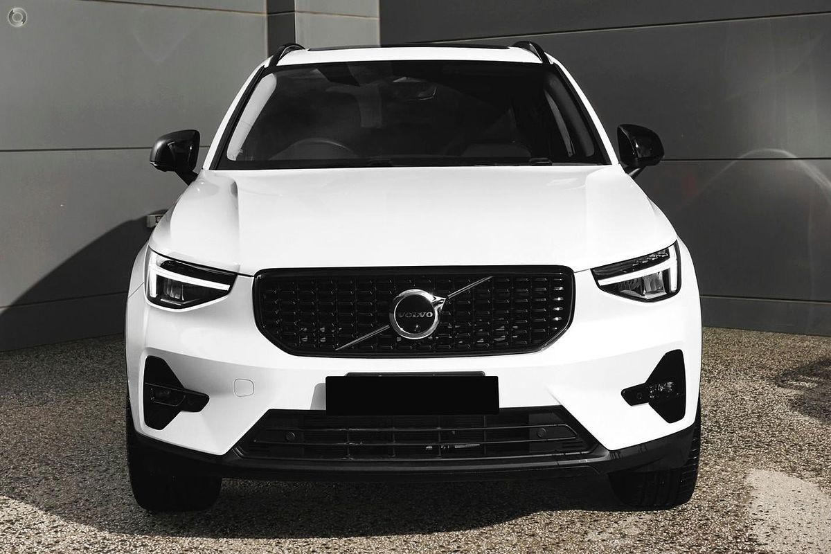 2023 Volvo XC40 Ultimate B5 Dark