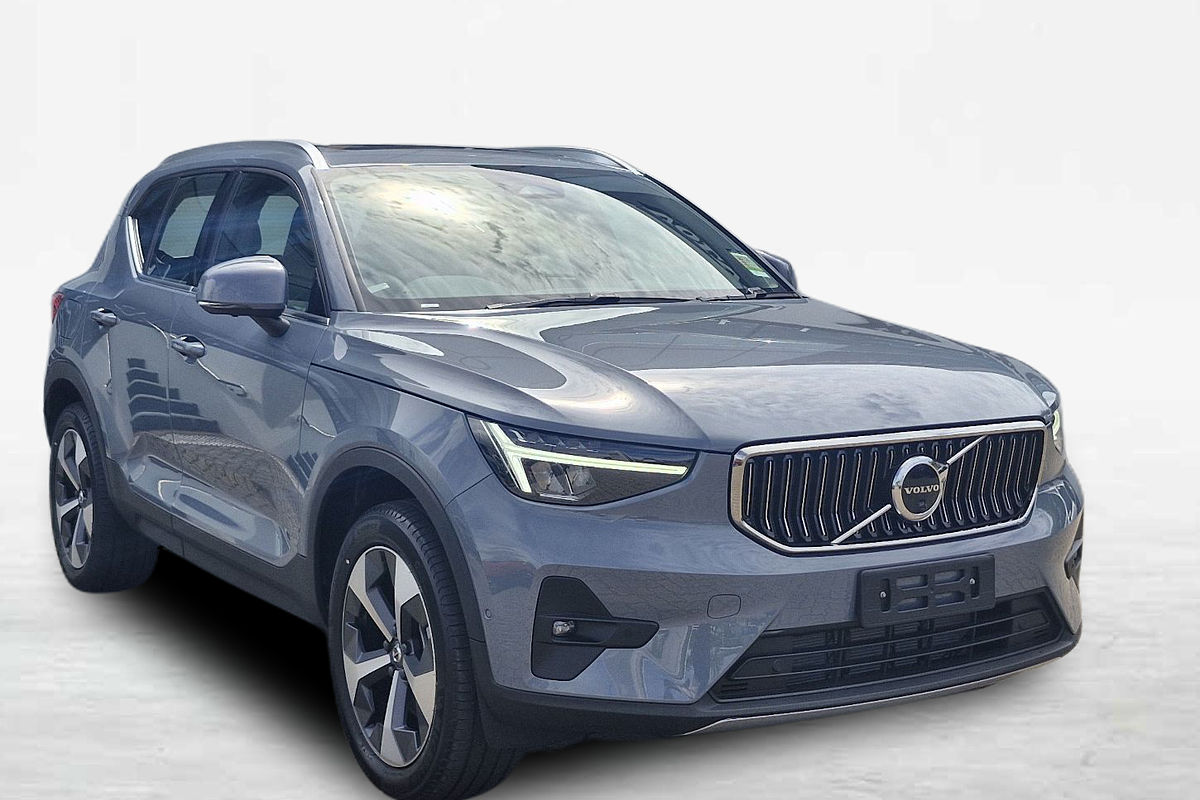 2023 Volvo XC40 Ultimate B4 Bright