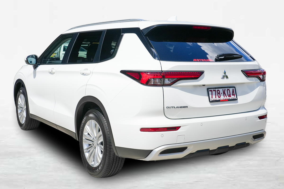 2023 Mitsubishi Outlander LS ZM