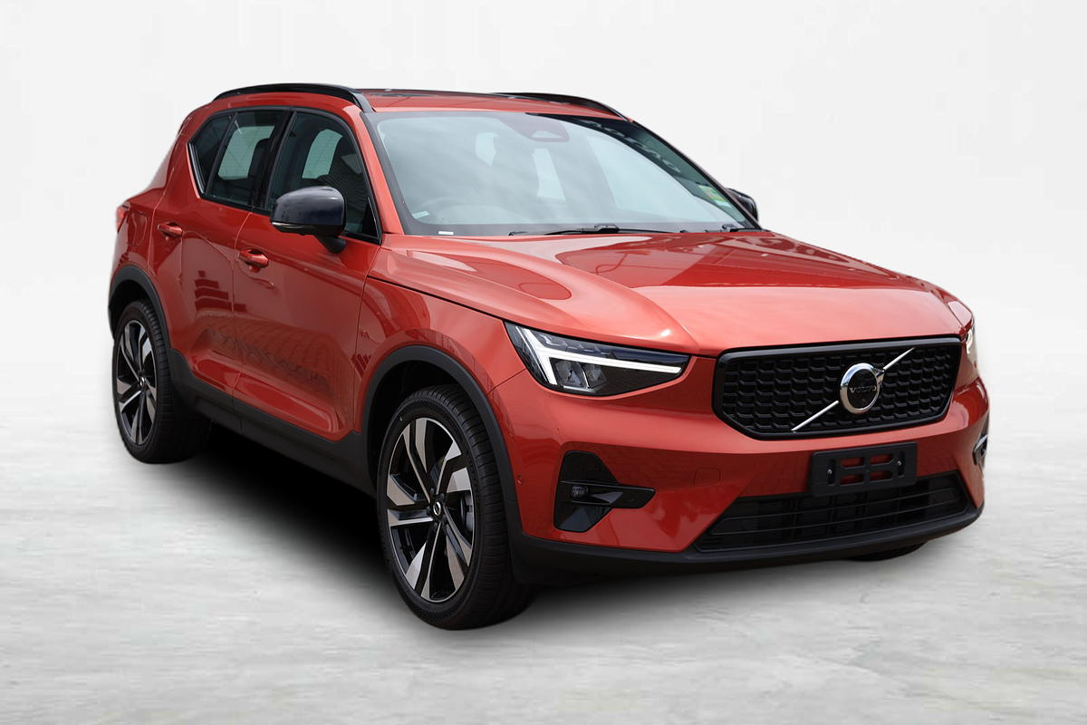 2023 Volvo XC40 Ultimate B5 Dark