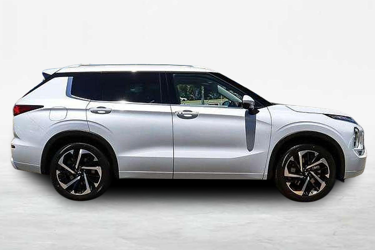 2024 Mitsubishi Outlander Exceed ZM