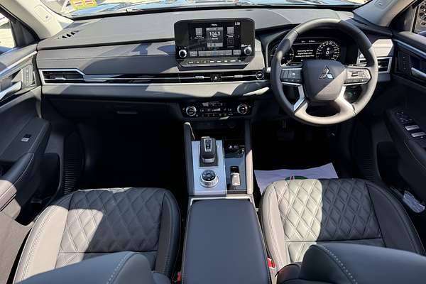 2025 Mitsubishi Outlander PHEV Exceed ZM