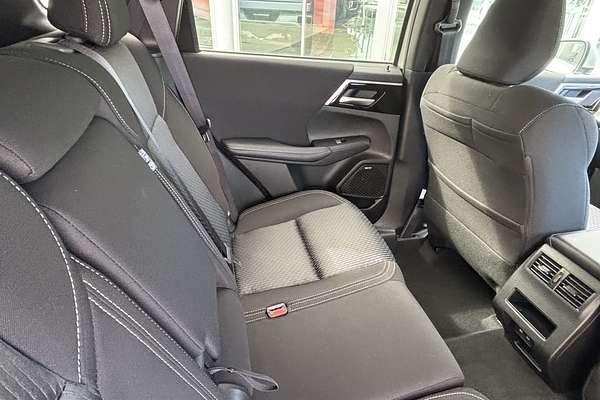 2025 Mitsubishi Outlander LS ZM