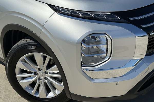 2025 Mitsubishi Outlander ES ZM