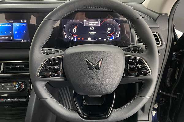 2025 Mahindra XUV700 AX7L