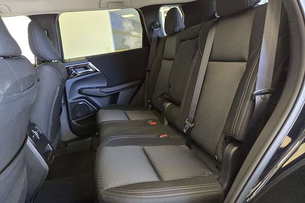 2025 Mitsubishi Outlander LS ZM