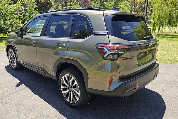 2025 Subaru Forester Hybrid Touring S6