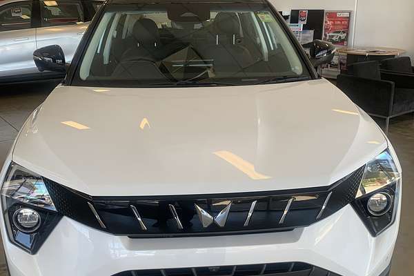 2025 Mahindra XUV3XO