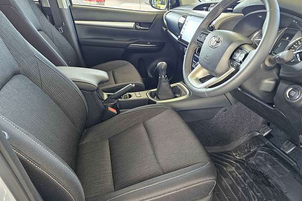 2025 Toyota Hilux SR5 GUN126R 4X4