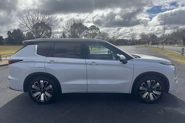 2025 Mitsubishi Outlander Exceed Tourer ZM