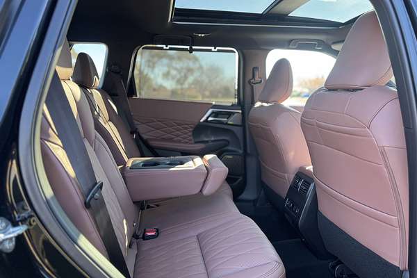 2025 Mitsubishi Outlander Exceed Tourer ZM