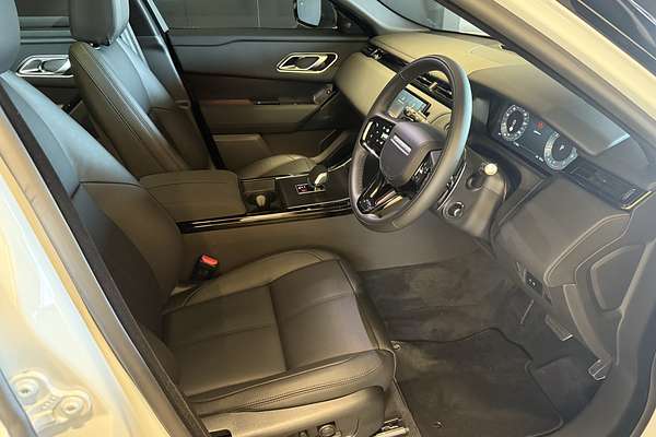 2025 Land Rover Range Rover Velar P250 Dynamic SE L560
