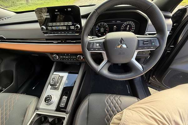 2024 Mitsubishi Outlander Exceed ZM