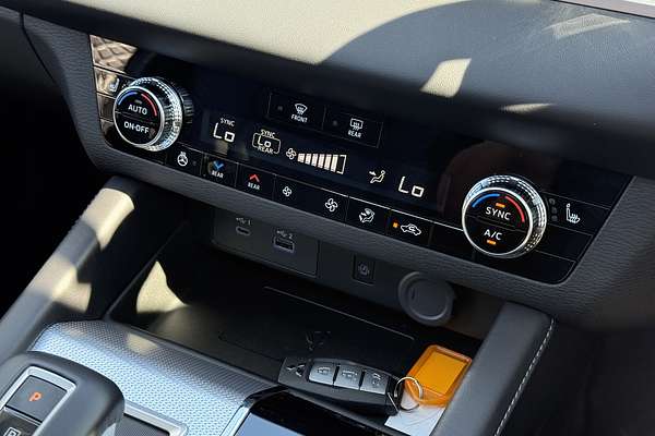 2025 Mitsubishi Outlander PHEV Exceed ZM