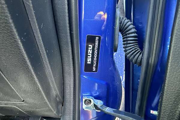 2022 Isuzu MU-X LS-T