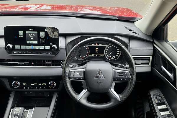 2024 Mitsubishi Outlander LS ZM