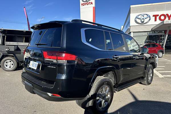 2023 Toyota Landcruiser Sahara FJA300R