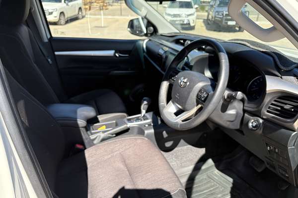 2017 Toyota Hilux SR5 (4x4) GUN126R MY17 4X4