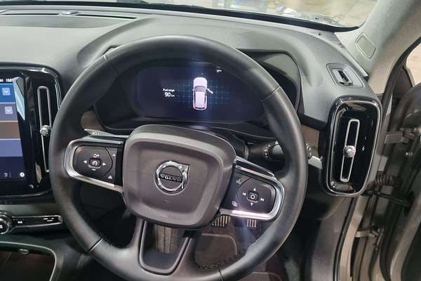 2022 Volvo XC40 Ultimate B4 Bright