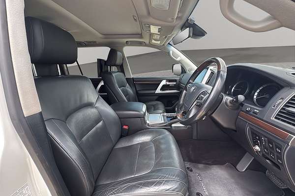 2020 Toyota Landcruiser Sahara VDJ200R