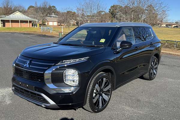 2025 Mitsubishi Outlander Exceed Tourer ZM