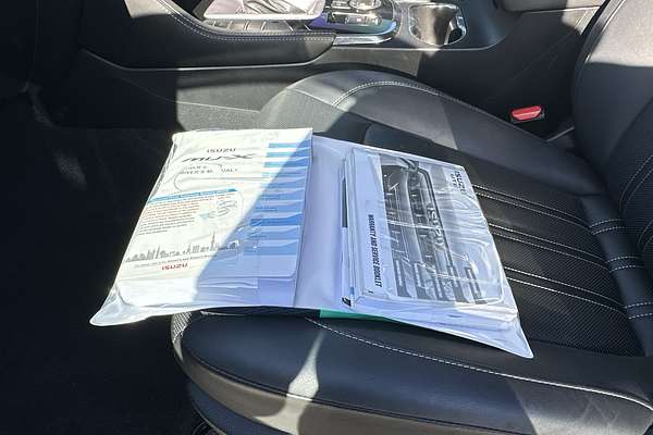 2022 Isuzu MU-X LS-T