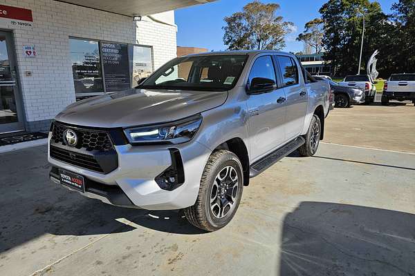 2025 Toyota Hilux SR5 GUN126R 4X4