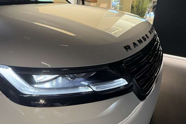 2025 Land Rover Range Rover Velar P250 Dynamic SE L560