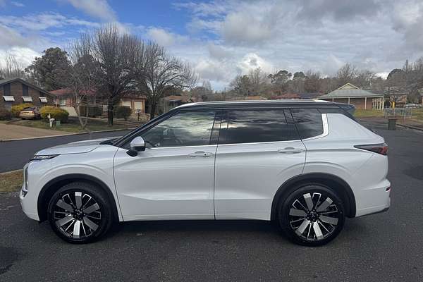 2025 Mitsubishi Outlander Exceed Tourer ZM