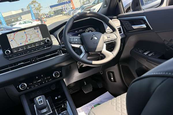 2025 Mitsubishi Outlander PHEV GSR ZM