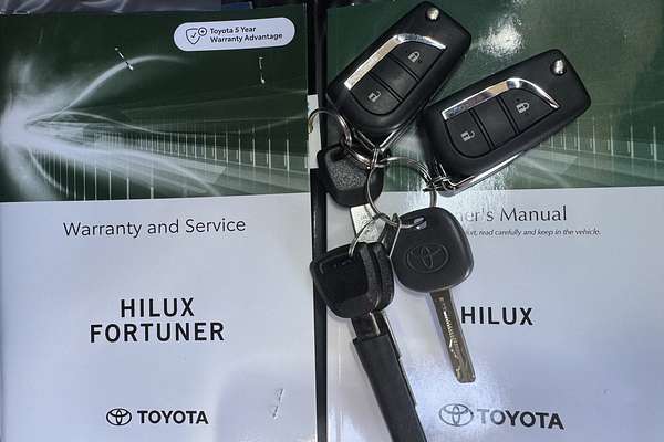 2024 Toyota Hilux SR GUN126R 4X4