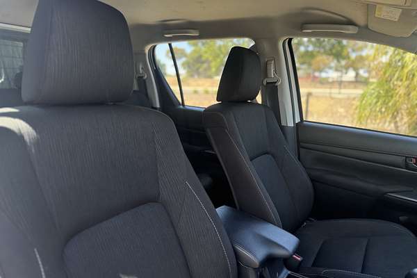 2024 Toyota Hilux SR GUN126R 4X4