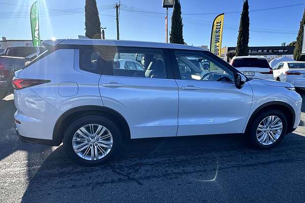 2022 Mitsubishi Outlander ES ZM