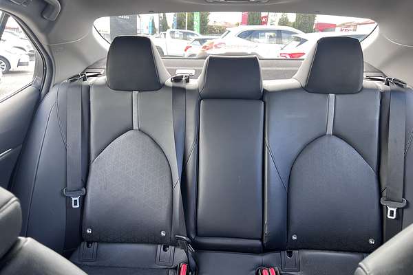 2018 Toyota Camry SX GSV70R